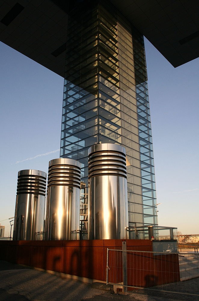 Zylinder im Rheinauhafen in Köln (8)(29.11.2011)